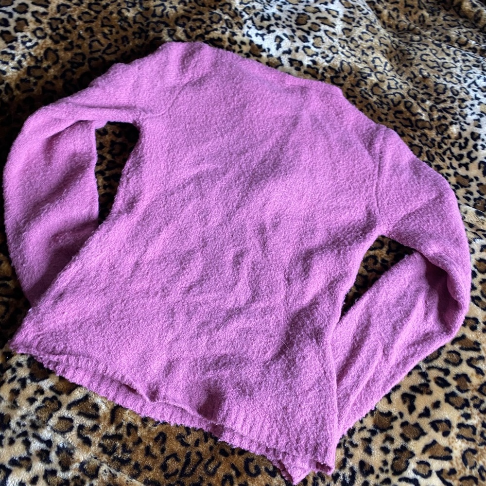 Sweaters - Picture 7 of 7